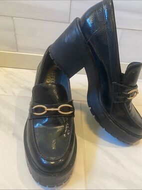 Franco Sarto Black Patent Lug Sole Loafers with Gold Chain size 7.5